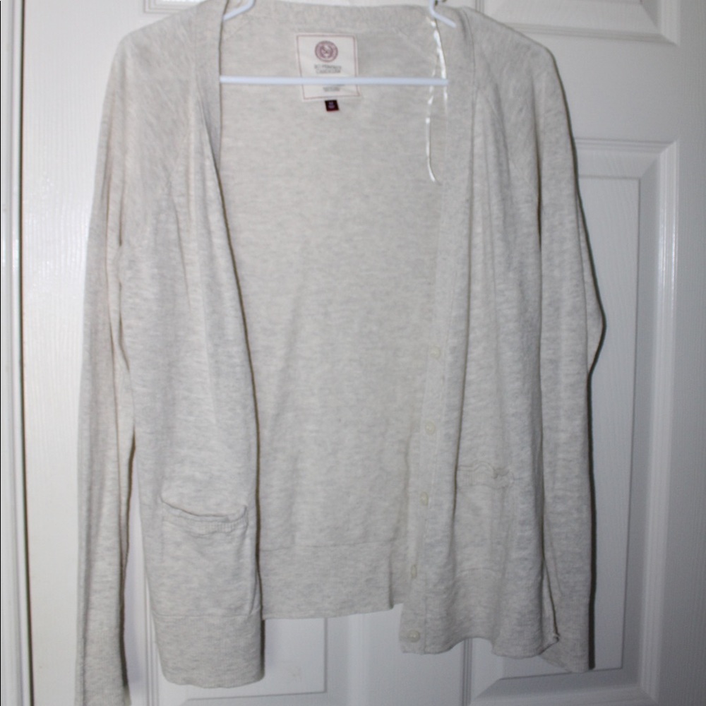 TAN CARDIGAN WITH FRONT POCKETS AND BOTTONS